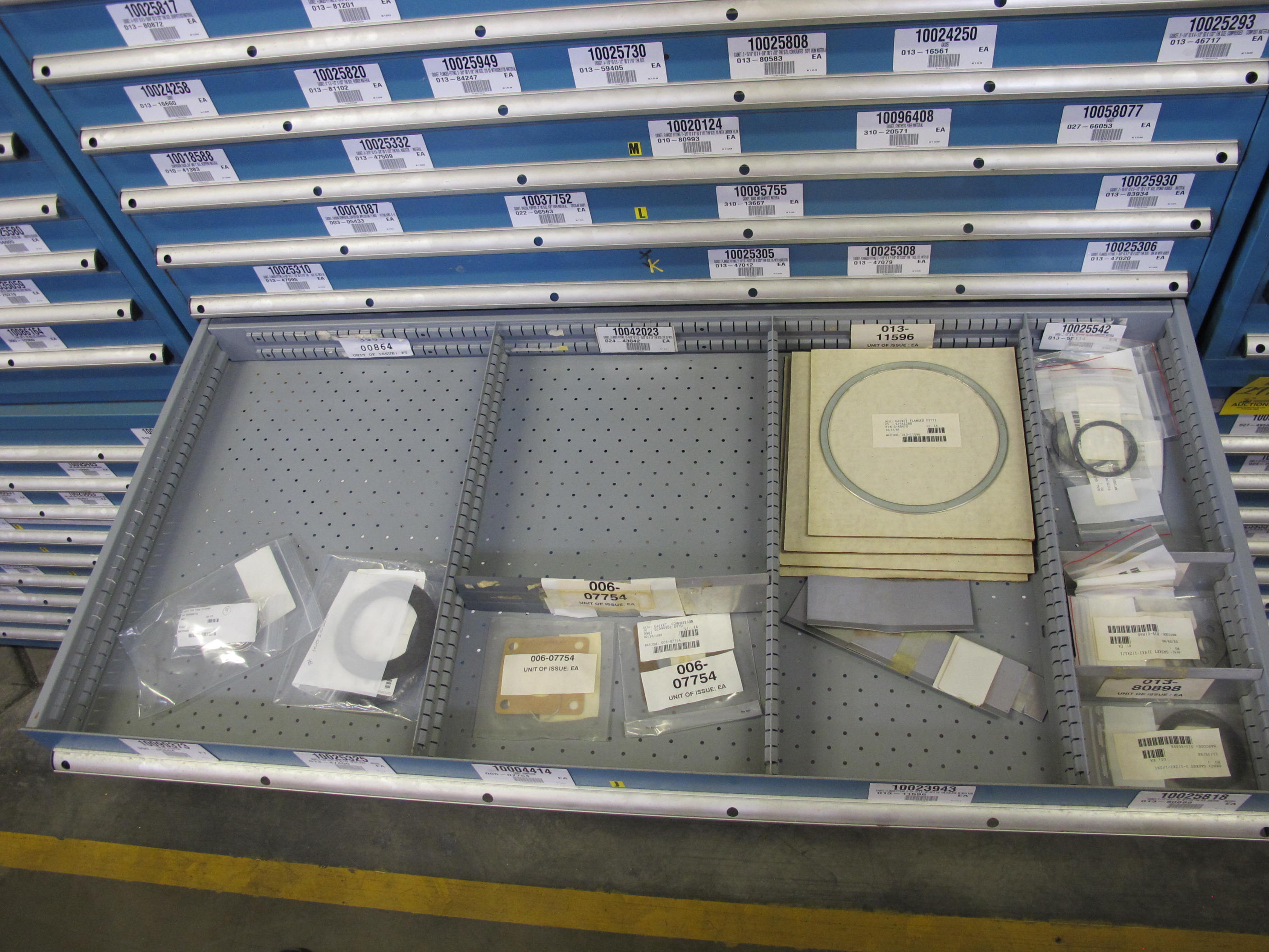 LISTA HEAVY DUTY 9-DRAWER PARTS CABINET W/ CONTENTS (W-50) LOADING & HANDLING FEE $25-